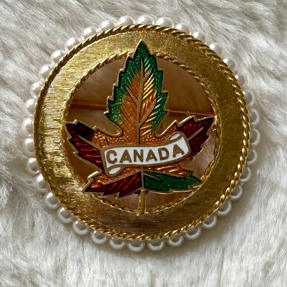 Vintage Canadian Maple Leaf Souvenir Enamel Brooch with Red, Green, & Gold Rim - Picture 1 of 2